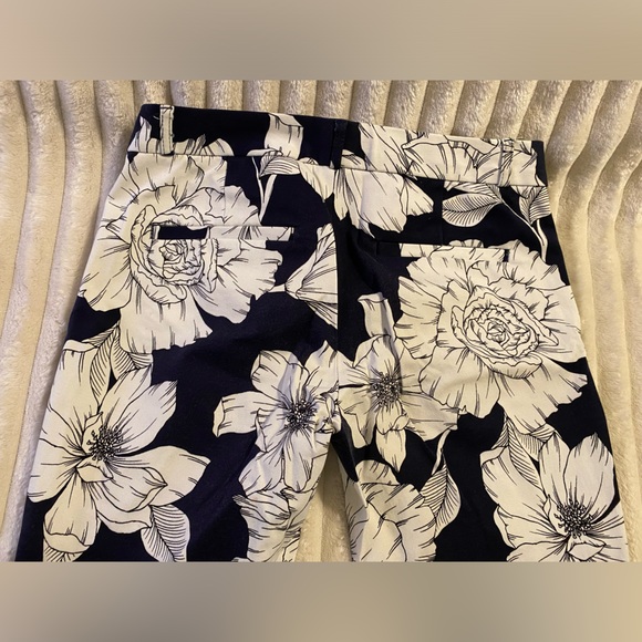 Banana Republic Women’s crop pants/4p - Picture 2 of 4